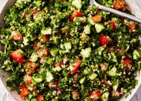 طريقة عمل تبولة فراولة برمان وجوز هند مبشور