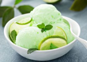 طريقة عمل بوظة الخيار والليمون بالنعناع المجمد