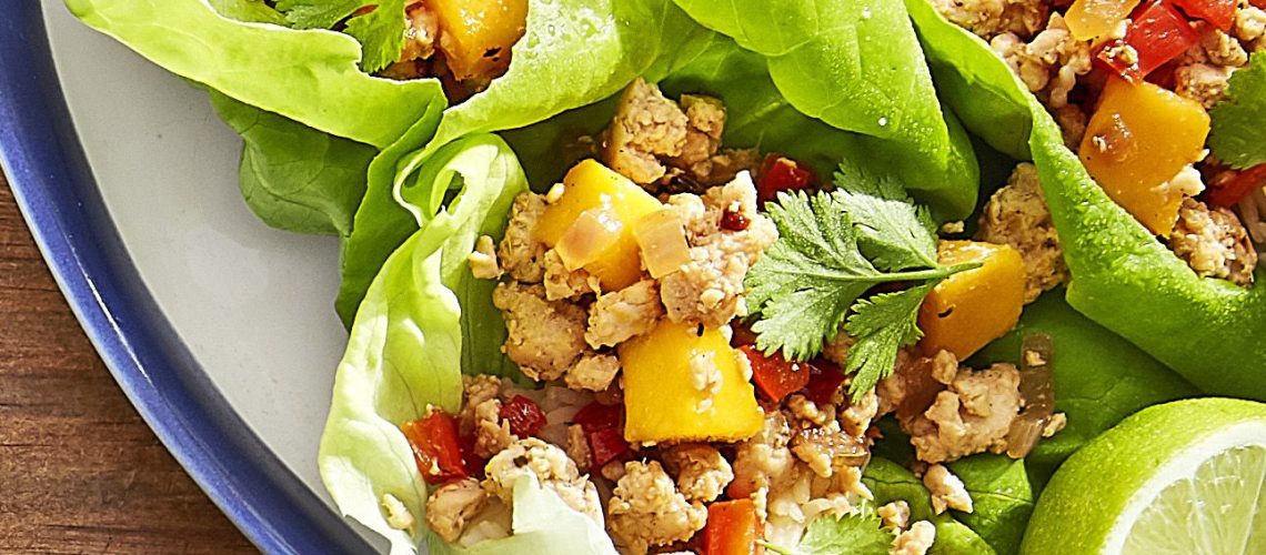 طريقة عمل لفائف خس بالاناناس وجوز الهند مع صوص صويا بالعسل الاسود