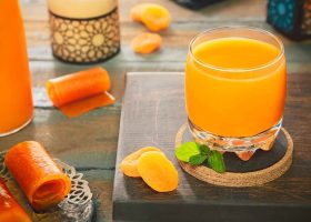 طريقة عمل عصير قمر الدين والنعناع بالليمون والزنجبيل