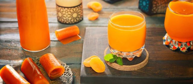 طريقة عمل عصير قمر الدين والنعناع بالليمون والزنجبيل