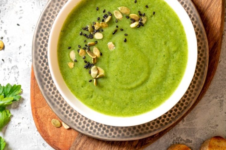 طريقة عمل الشوربة الخضراء