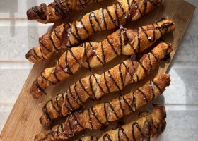 طريقة عمل كريب الكاكاو المحشى بزيتون اسود وكريمة الفستق