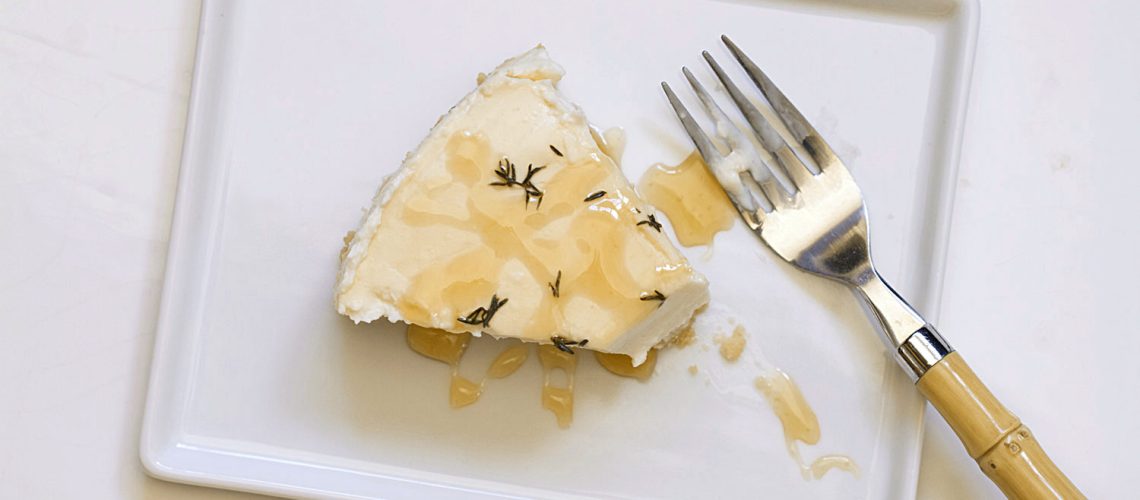 طريقة عمل تشيز كيك الزعتر والجبنة البيضاء ومعجون التمر