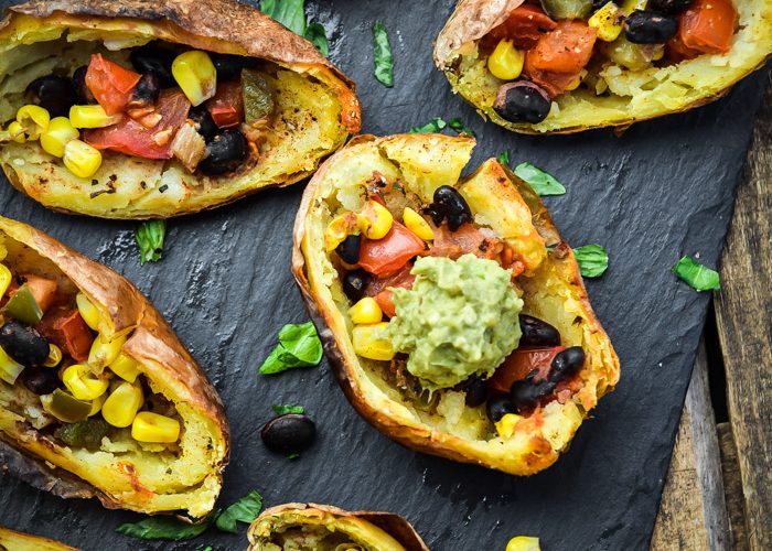 طريقة عمل بطاطا مسلوقة محشية سلطة تونة بالافوكادو