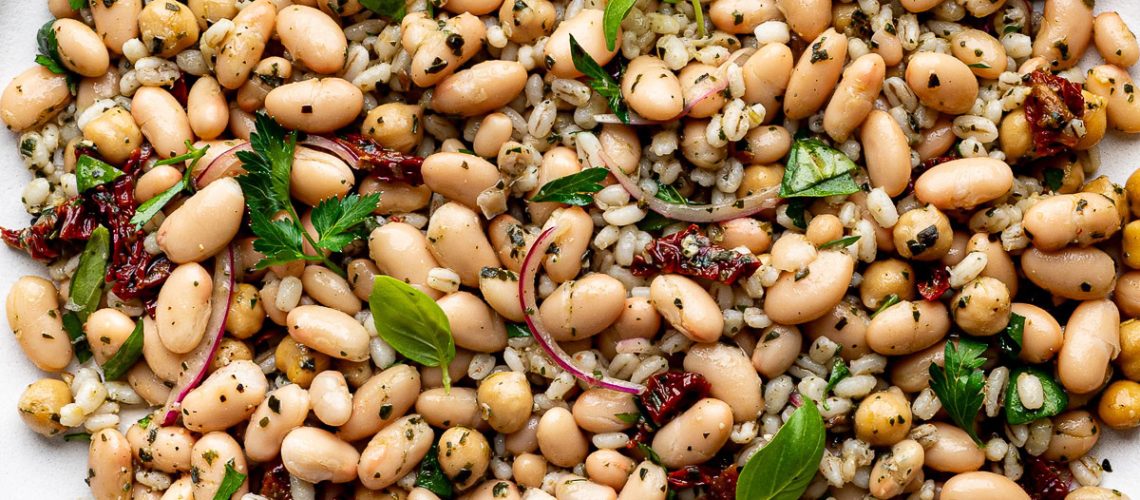 طريقة عمل سلطة فاصوليا بيضاء بالموز والليمون المشوى