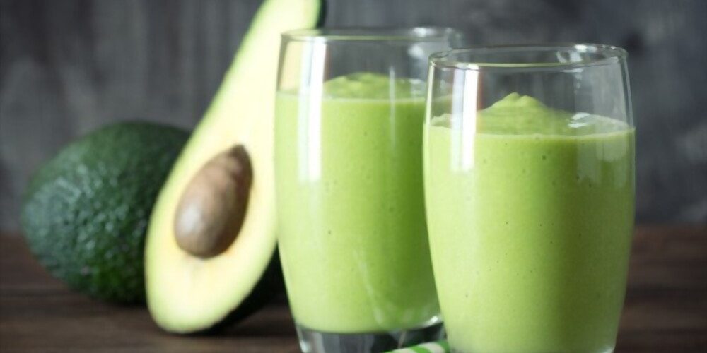 طريقة عمل عصير افوكادو بالتفاح الاخضر والزنجبيل المشوى