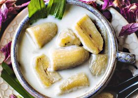 طريقة عمل كاسات جوز الهند المملح بالموز المشوى والكمون