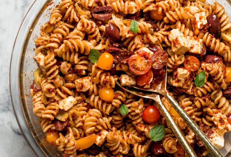 طريقة عمل المكرونة بالزيتون والطماطم المجففة