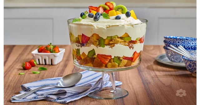 طريقة عمل ترايفل الفواكة الطازجة