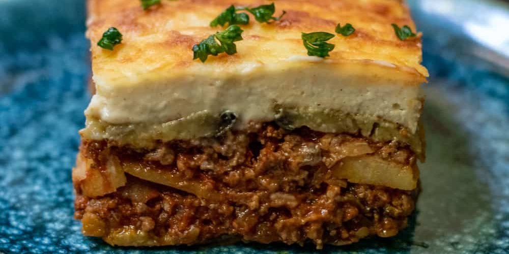 طريقة عمل مسقعة الكوسا بالبشاميل