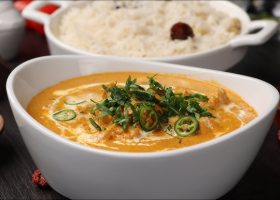 طريقة عمل شوربة اناناس مشوى بالكارى وحليب اللوز