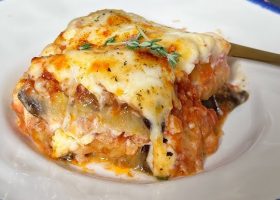 طريقة عمل موساكا الباذنجان اليونانية