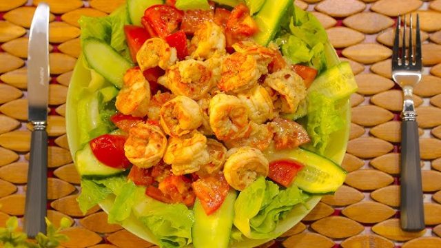 طريقة عمل سلطة مانجو و جمبرى بصوص جوز الهند الحار