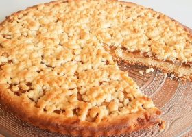 طريقة عمل المبروشة بالتفاح والقرفة