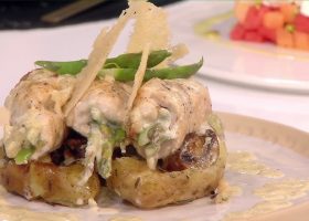 طريقة عمل دجاج بالهليون والجبنة