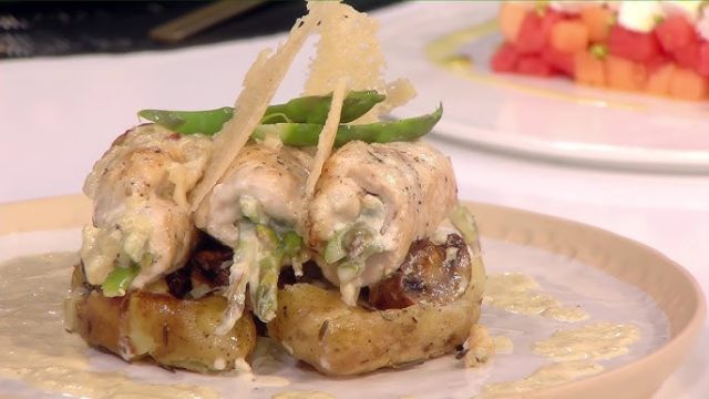 طريقة عمل دجاج بالهليون والجبنة