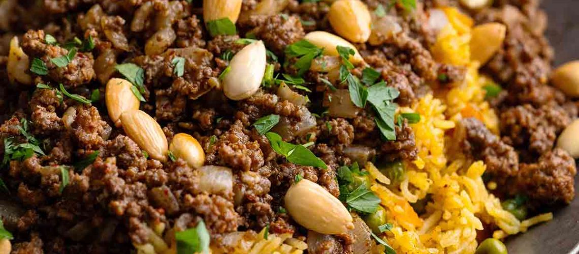 طريقة عمل الأوزي باللحم المفروم والبازيلاء