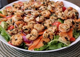 طريقة عمل سلطة الجمبري بالبلسمك