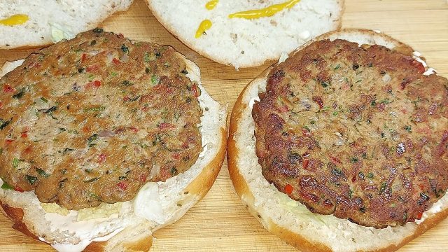 طريقة عمل برجر التونة بالزبادي و عصير الليمون