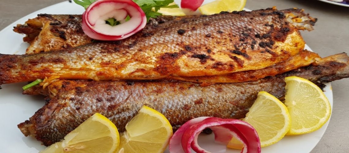 طريقة عمل سمك مشوي على الفحم على الطريقة اليونانية للرجيم