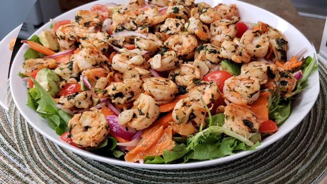 طريقة عمل سلطة الجمبري بالبلسمك