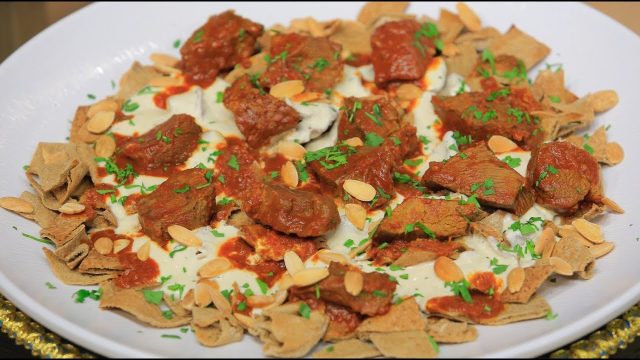 طريقة عمل فتة لحم بالخبز المحمص