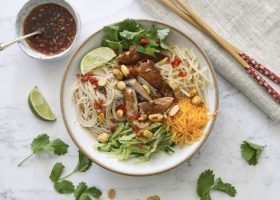 طريقة عمل سلطة نودلز ارز باليوسفى والتونة المجففه وصوص اللافندر