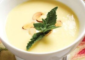 طريقة عمل شوربة خوخ مثلج مع نعناع وخل التفاح