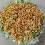 طريقة عمل سلطة النودلز المقرمشة