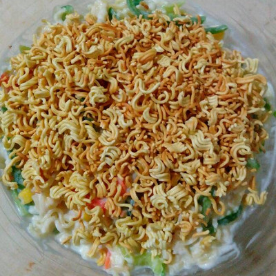 طريقة عمل سلطة النودلز المقرمشة