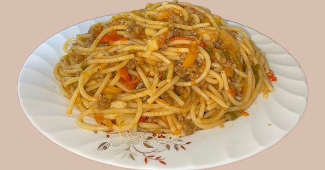 طريقة عمل مكرونة بصوص الجوز والعنب الاسود