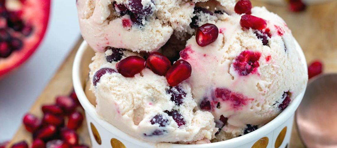 طريقة عمل ايس كريم رمان مدخن بالهيل والفلفل الوردي