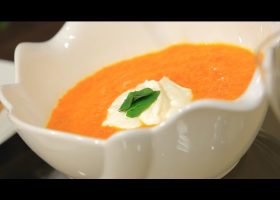 طريقة عمل شوربة جزر بالبرتقال والزنجبيل المحمص