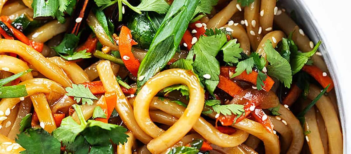 طريقة عمل نودلز بالخضار حار