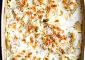 طريقة عمل المكرونة بالبشاميل والموزاريلا