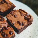 طريقة عمل براونيز الكاكاو مع قطع البطاطا الحلوة المحمصة