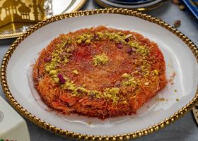 طريقة عمل كنافة خريفية بالتمر وصوص القهوه