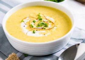 طريقة عمل شوربة باردة من الذرة الحلوة وحليب جوز الهند