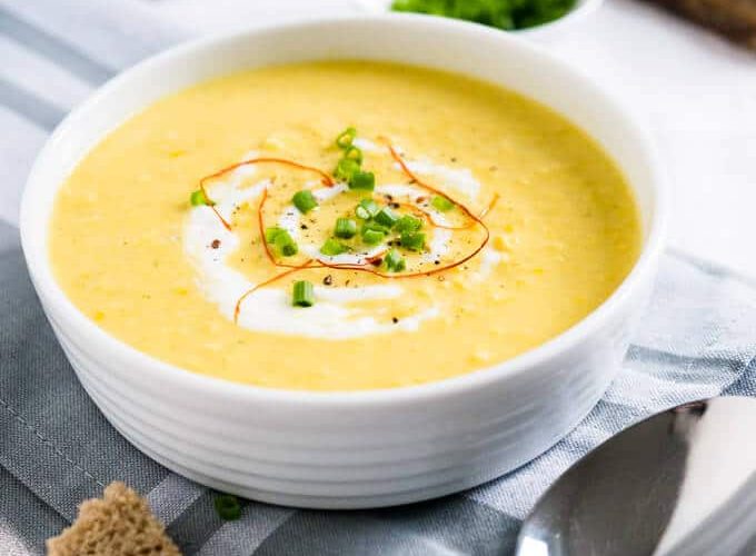 طريقة عمل شوربة باردة من الذرة الحلوة وحليب جوز الهند