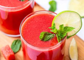 طريقة عمل عصير البطيخ مع الليمون الفوار والزنجبيل