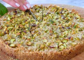 طريقة عمل تارت القرع العسلى بالهيل والفستق