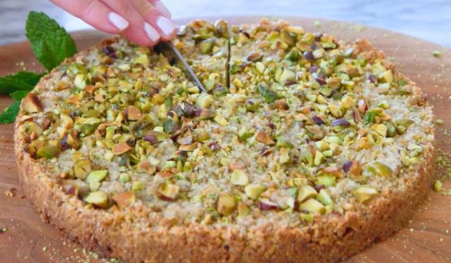 طريقة عمل تارت القرع العسلى بالهيل والفستق