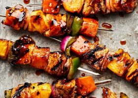طريقة عمل كباب الدجاج بالاناناس المشوى وصوص جوز الهند
