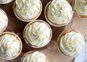 طريقة عمل كب كيك بالشوكولاتة البيضاء