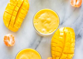 طريقة عمل سموثي المانجو بعصير البرتقال