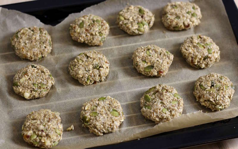 طريقة عمل بسكويت القرع العسلى بالهيل وجوز الهند