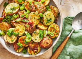 طريقة عمل سلطة البطاطس الحلوة و صوص الخردل بالعسل