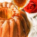 طريقة عمل كيك العسل الاسود بالزنجبيل وصوص الرمان