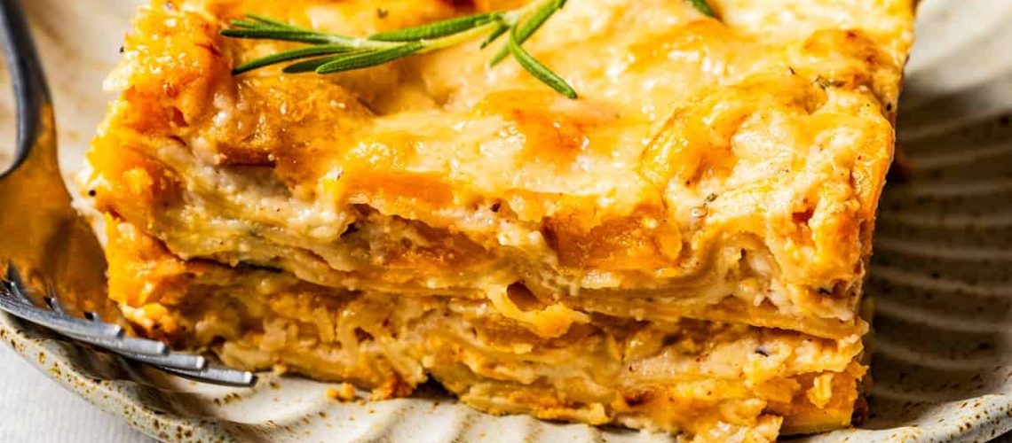 طريقة عمل لازانيا القرع العسلى بالبشاميل وجبنة الريكوتا